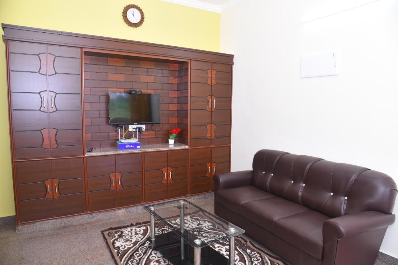 Four Seasons Home Stay Tirupati Esterno foto