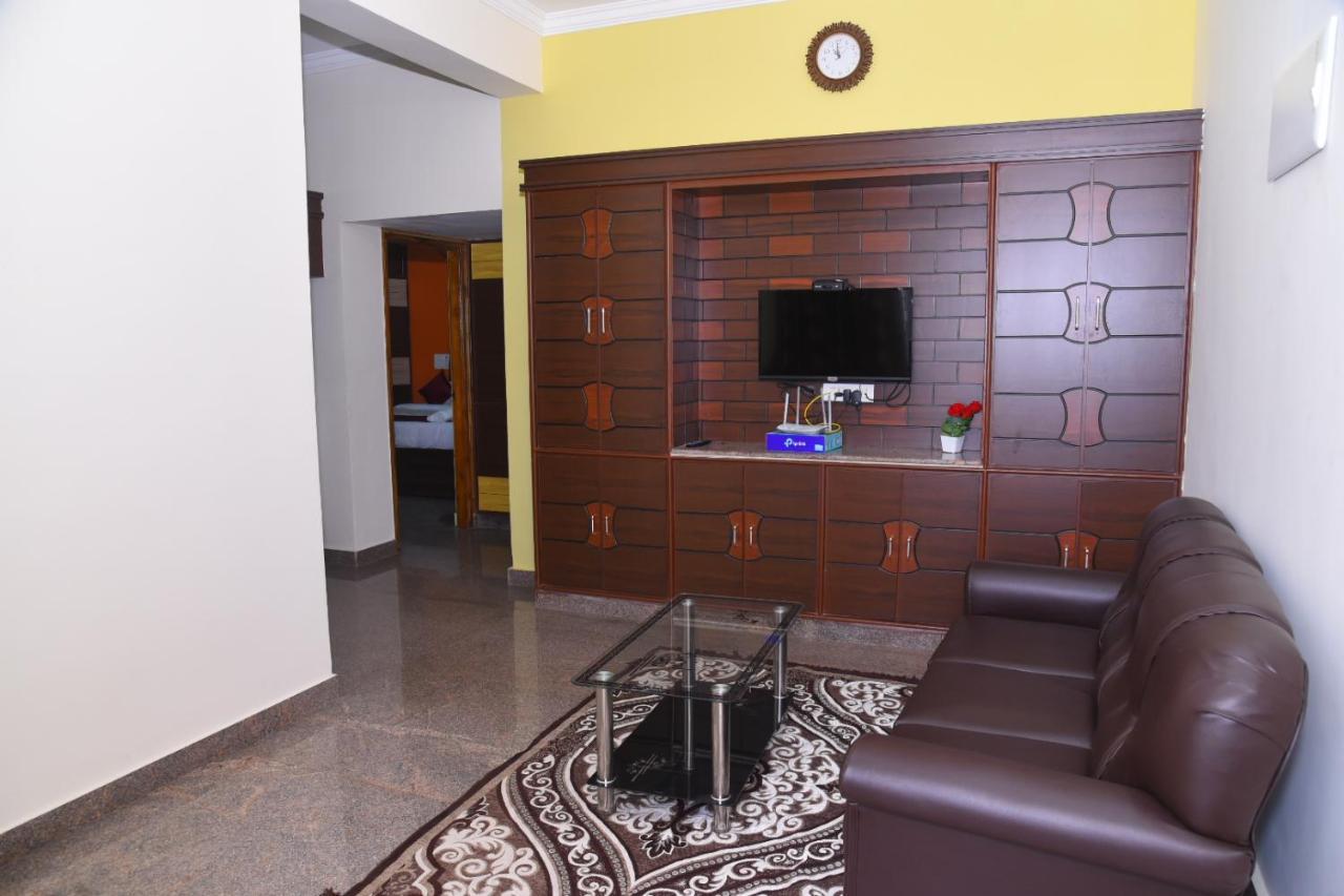Four Seasons Home Stay Tirupati Esterno foto