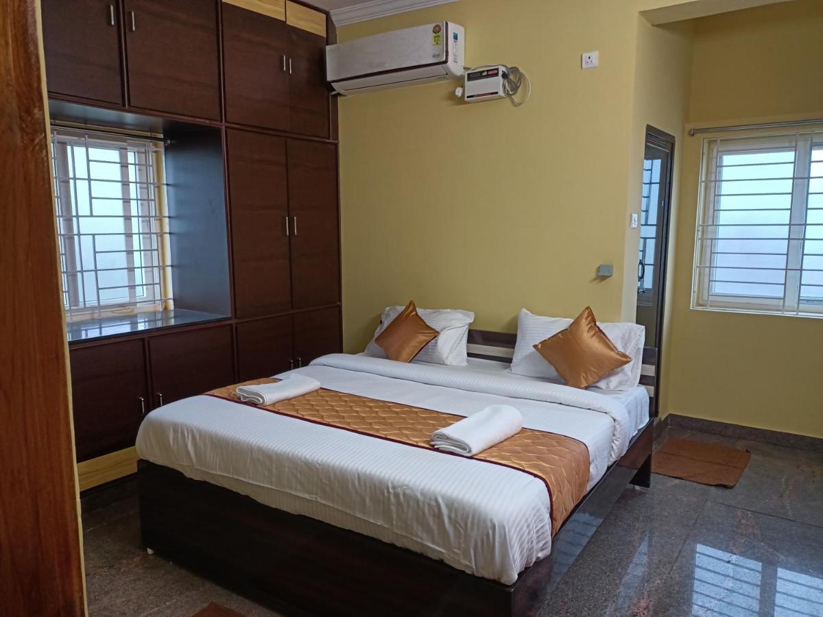 Four Seasons Home Stay Tirupati Esterno foto
