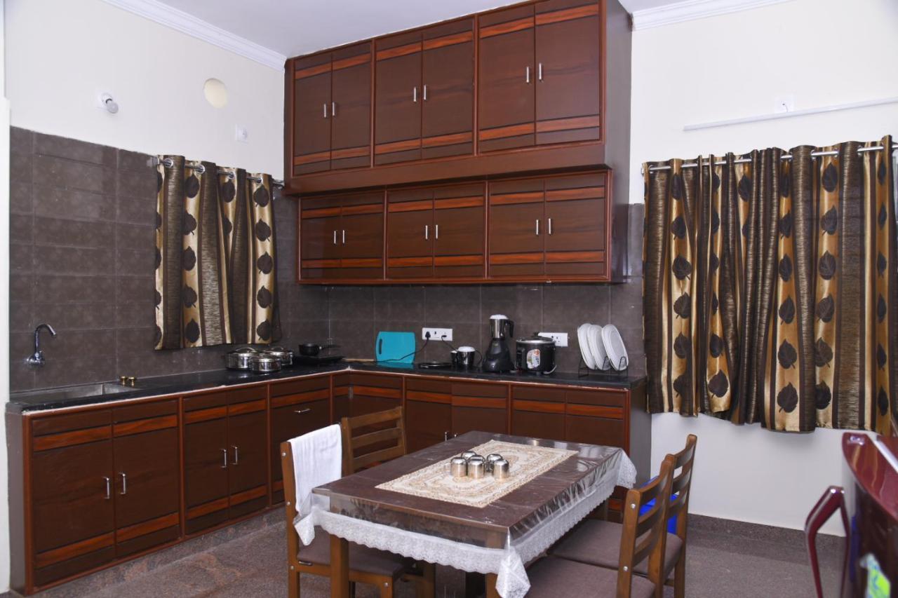 Four Seasons Home Stay Tirupati Esterno foto