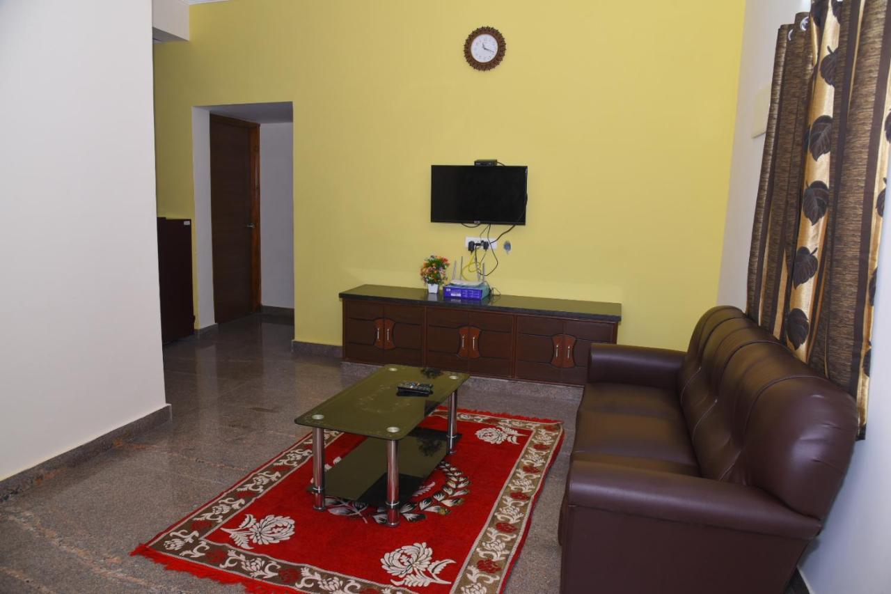 Four Seasons Home Stay Tirupati Esterno foto