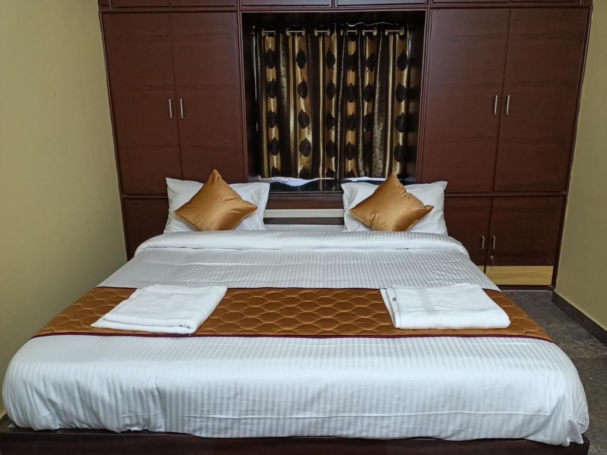 Four Seasons Home Stay Tirupati Esterno foto