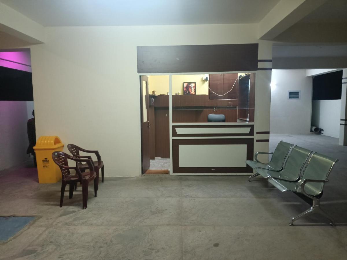 Four Seasons Home Stay Tirupati Esterno foto