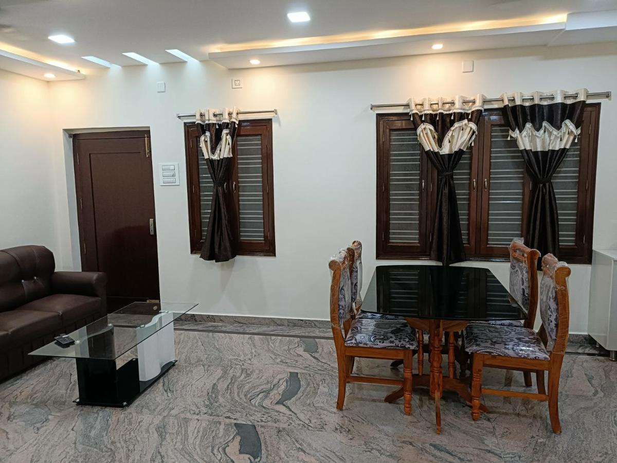 Four Seasons Home Stay Tirupati Esterno foto