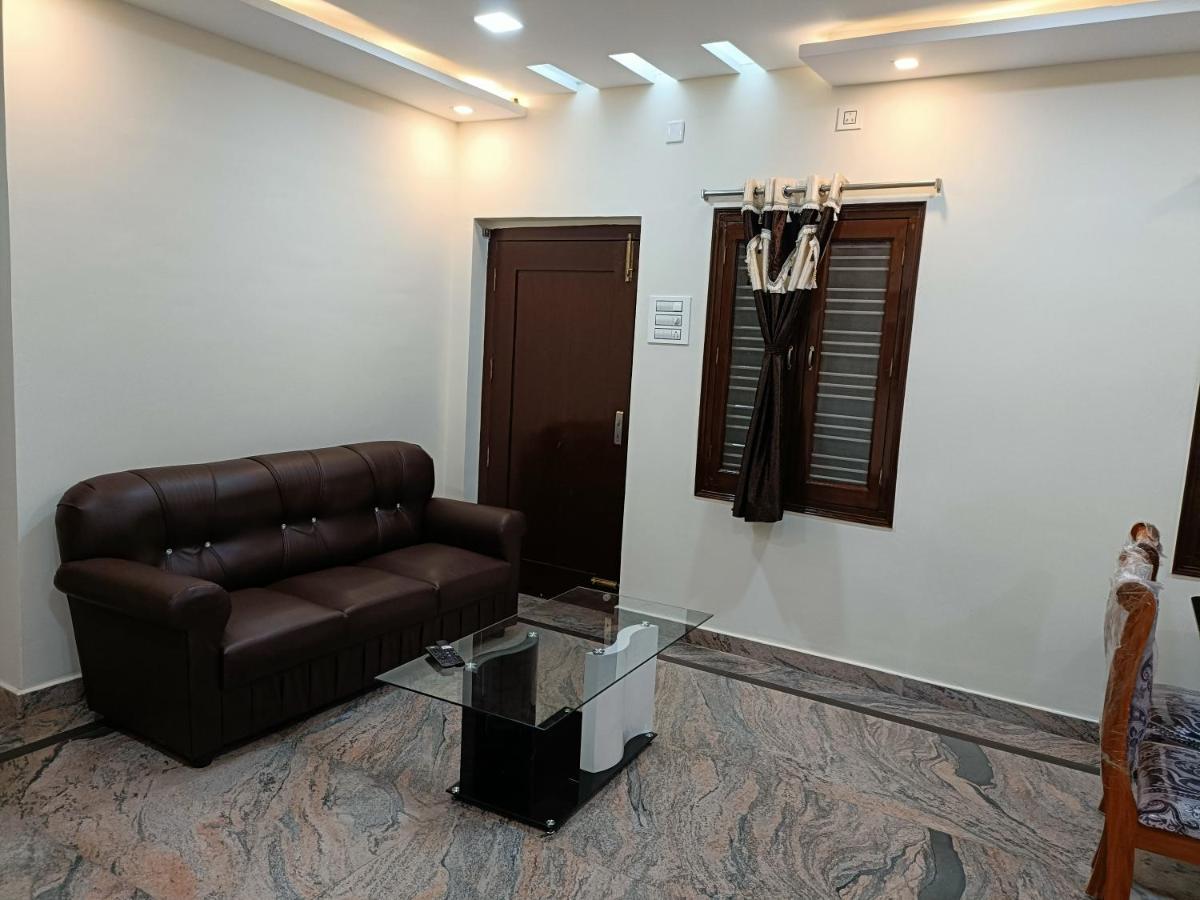 Four Seasons Home Stay Tirupati Esterno foto