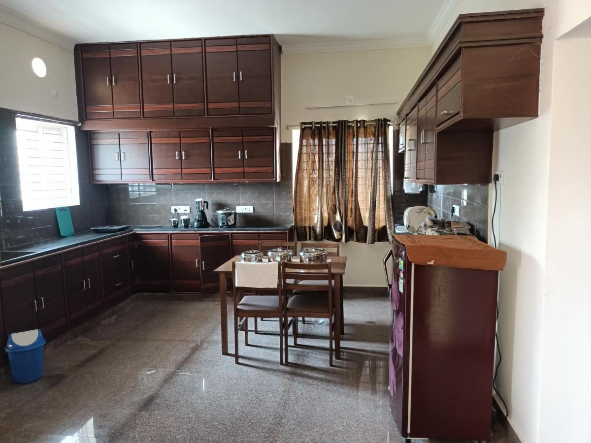 Four Seasons Home Stay Tirupati Esterno foto