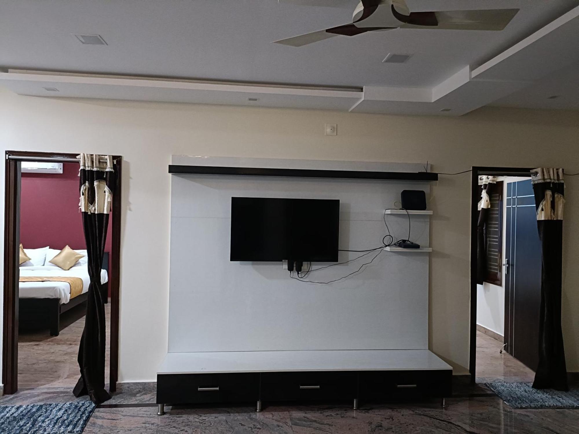 Four Seasons Home Stay Tirupati Esterno foto